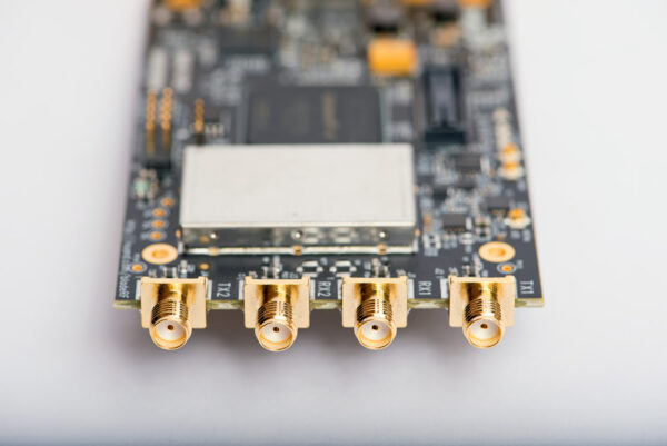 bladerf-xa9 (3) bladeRF 2.0 micro xA9 SDR 47 МГц-6 ГГц